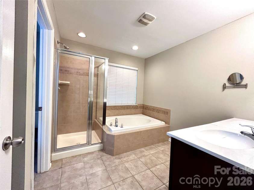 251 Lincoln Street, Charlotte, NC 28203.  MLS# CAR4342799, YatesRealty ID 3377. 