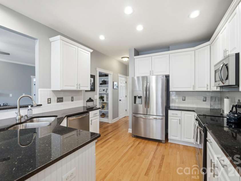 21415 John Pines Drive, Cornelius, NC 28031.  MLS# CAR4388502, YatesRealty ID 33770. 