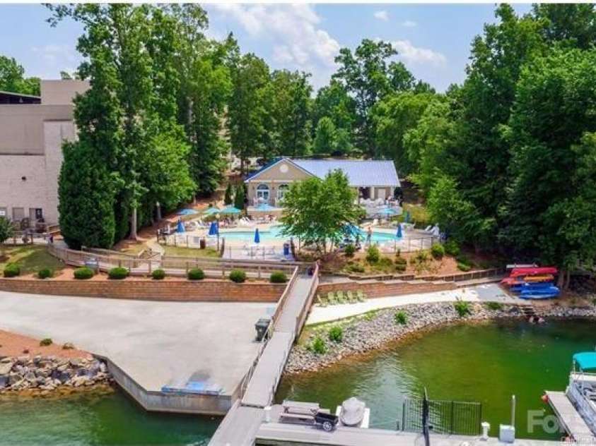 21415 John Pines Drive, Cornelius, NC 28031.  MLS# CAR4388502, YatesRealty ID 33770. 
