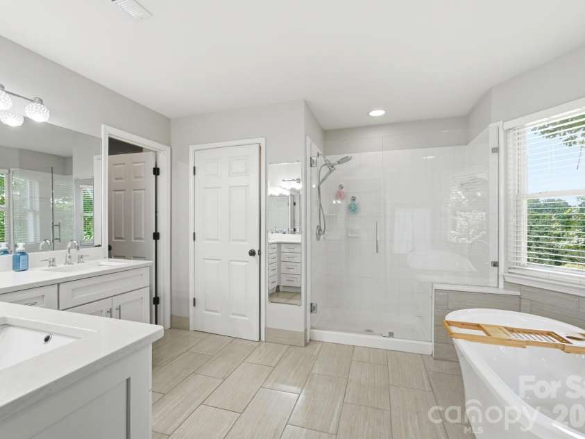 21415 John Pines Drive, Cornelius, NC 28031.  MLS# CAR4388502, YatesRealty ID 33770. 