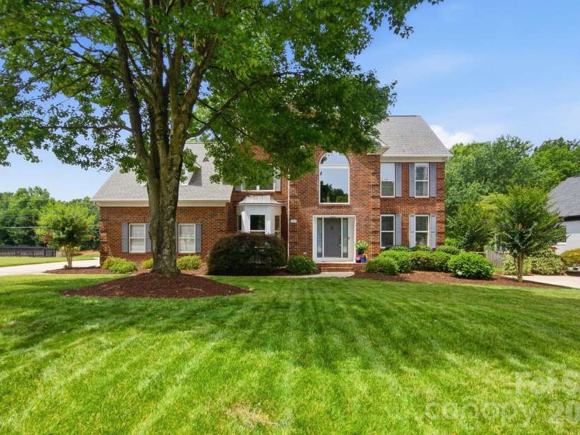 21415 John Pines Drive, Cornelius, NC 28031.  MLS# CAR4388502, YatesRealty ID 33770. 