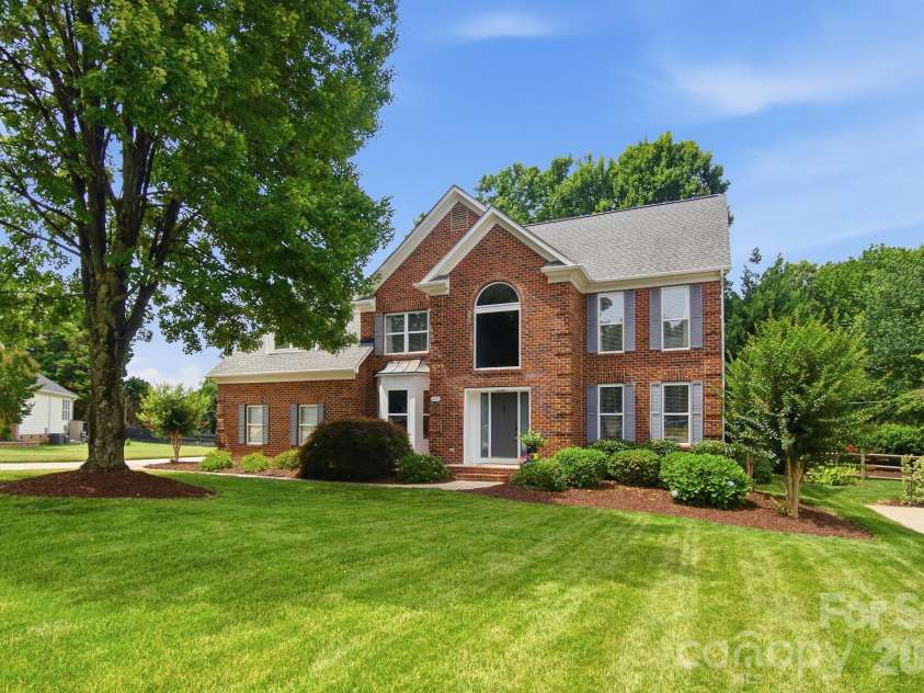 21415 John Pines Drive, Cornelius, NC 28031.  MLS# CAR4388502, YatesRealty ID 33770. 