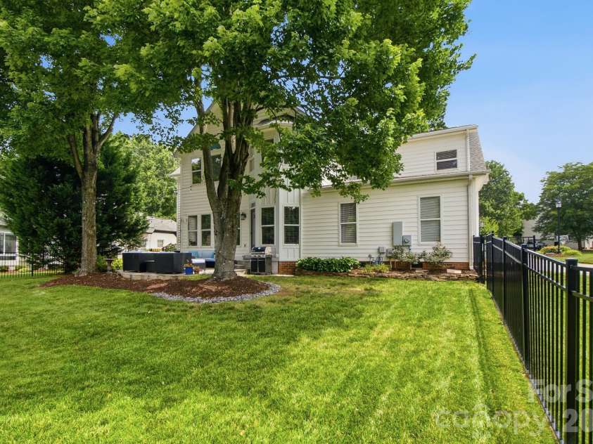 21415 John Pines Drive, Cornelius, NC 28031.  MLS# CAR4388502, YatesRealty ID 33770. 