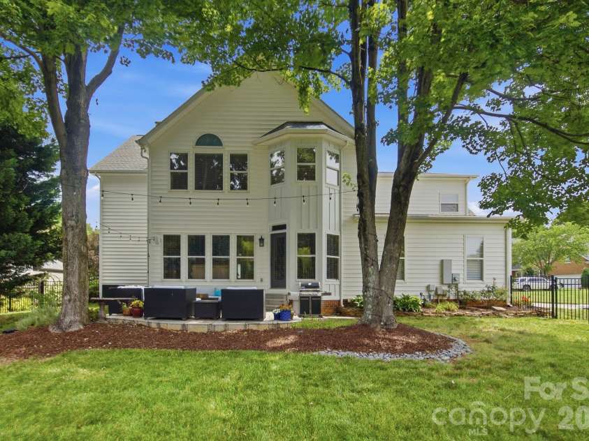 21415 John Pines Drive, Cornelius, NC 28031.  MLS# CAR4388502, YatesRealty ID 33770. 