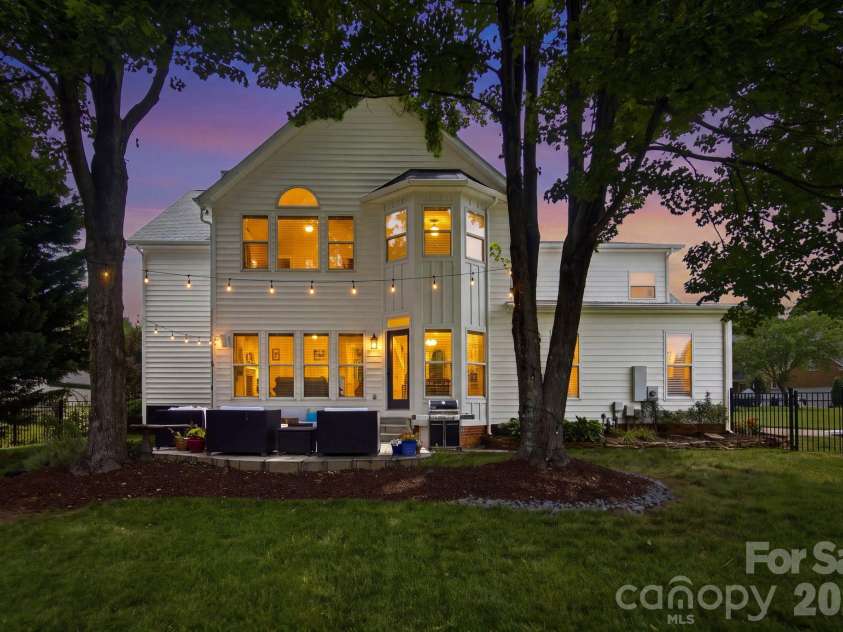 21415 John Pines Drive, Cornelius, NC 28031.  MLS# CAR4388502, YatesRealty ID 33770. 