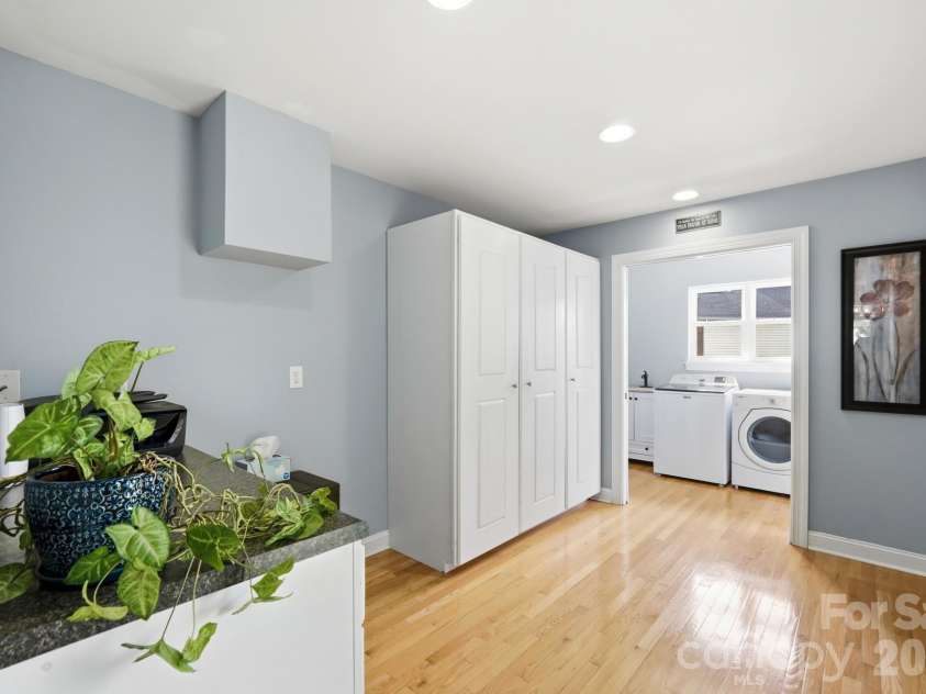 21415 John Pines Drive, Cornelius, NC 28031.  MLS# CAR4388502, YatesRealty ID 33770. Flex space off kitchen.