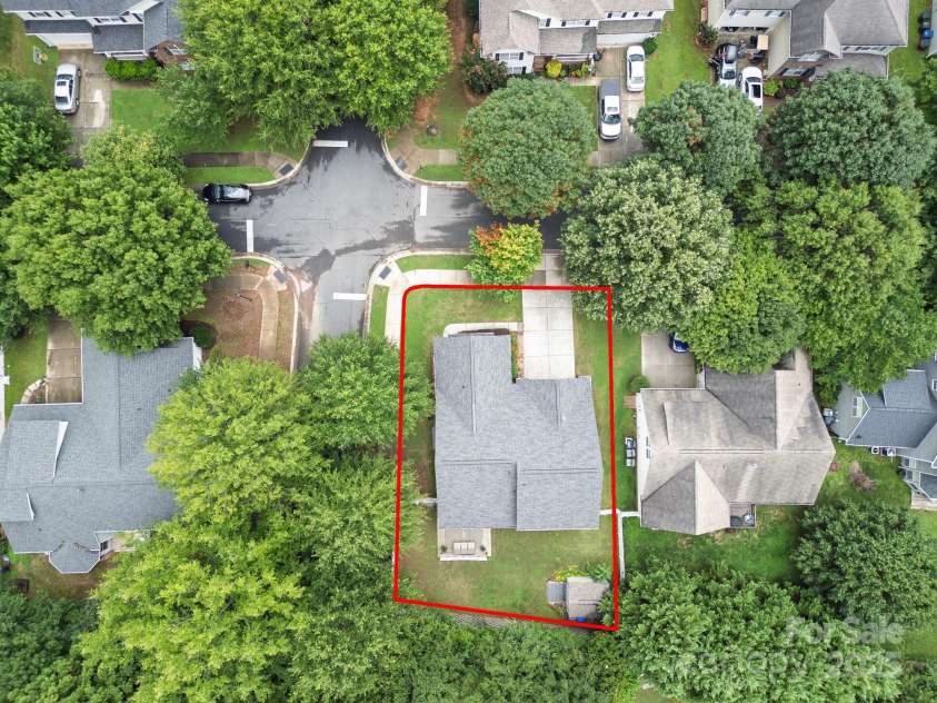 6402 Colonial Garden Drive, Huntersville, NC 28078.  MLS# CAR4291074, YatesRealty ID 33770. 