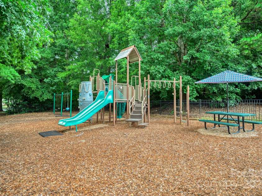 6402 Colonial Garden Drive, Huntersville, NC 28078.  MLS# CAR4291074, YatesRealty ID 33770. 