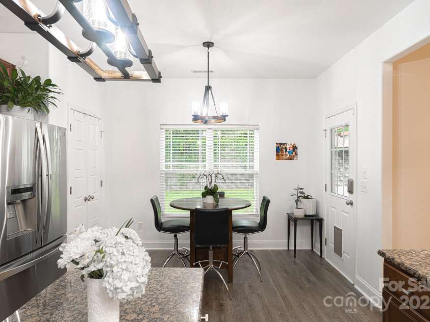 6402 Colonial Garden Drive, Huntersville, NC 28078.  MLS# CAR4291074, YatesRealty ID 33770. Breakfast area and door to back patio.