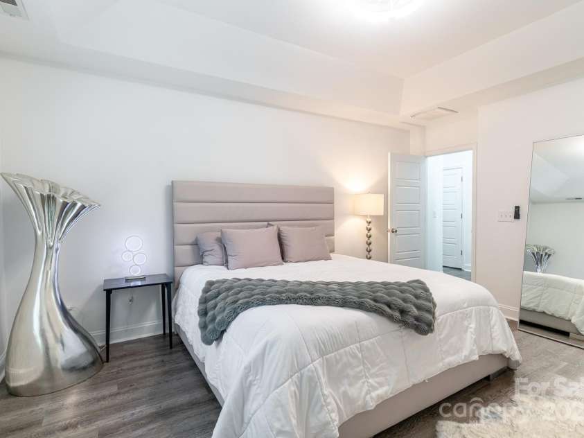 6402 Colonial Garden Drive, Huntersville, NC 28078.  MLS# CAR4291074, YatesRealty ID 33770. Spacious and light filled.