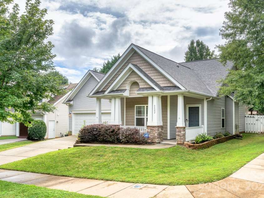 6402 Colonial Garden Drive, Huntersville, NC 28078.  MLS# CAR4291074, YatesRealty ID 33770. Welcome home to 6402 Colonial Garden Drive!