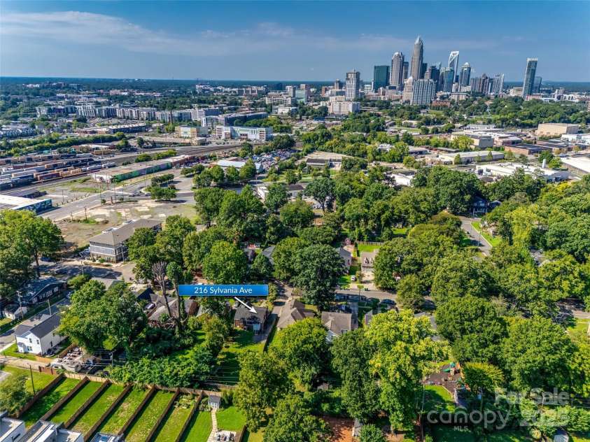 216 Sylvania Avenue, Charlotte, NC 28206.  MLS# CAR4292967, YatesRealty ID 33771. Proximity to Uptown Charlotte - 216 Sylvania Ave