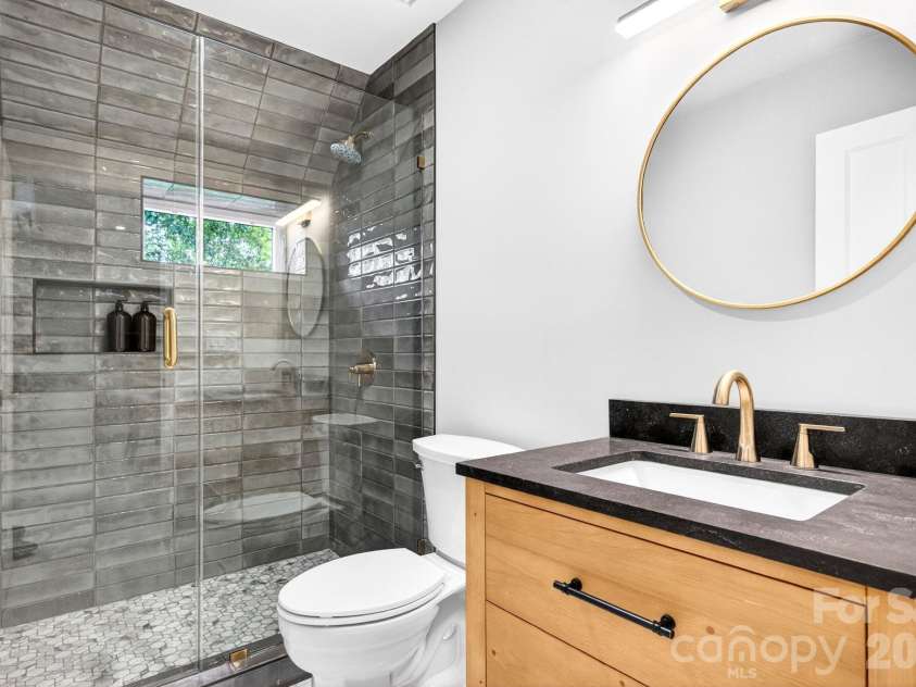 4 Baird Lane, Asheville, NC 28804.  MLS# CAR4380981, YatesRealty ID 33771. 
