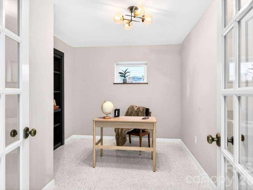 4 Baird Lane, Asheville, NC 28804.  MLS# CAR4380981, YatesRealty ID 33771. 
