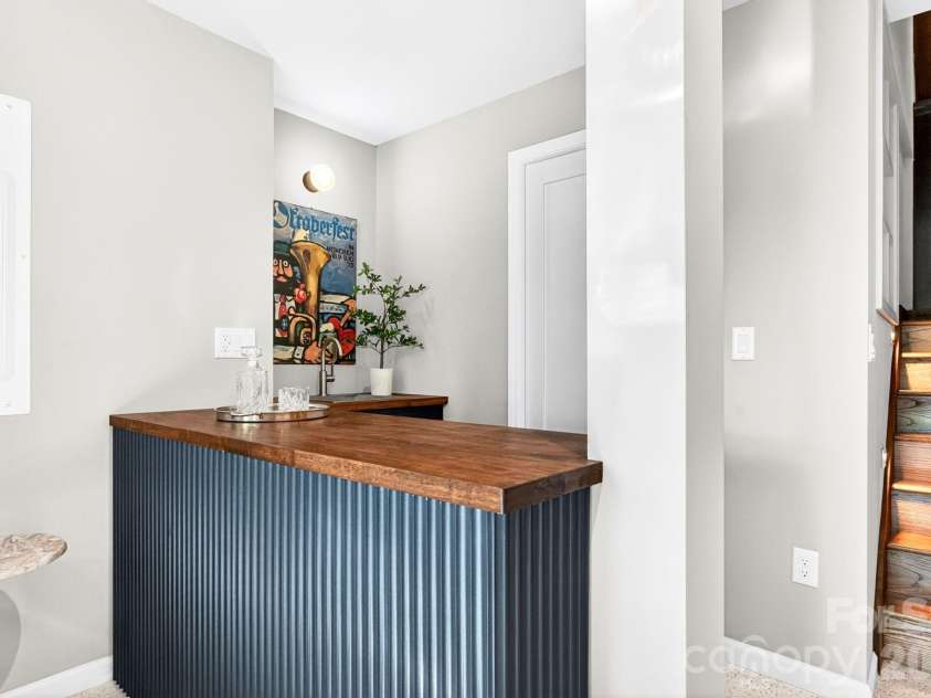 4 Baird Lane, Asheville, NC 28804.  MLS# CAR4380981, YatesRealty ID 33771. 