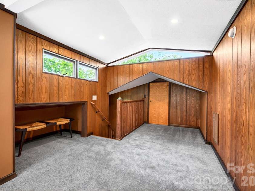 4 Baird Lane, Asheville, NC 28804.  MLS# CAR4380981, YatesRealty ID 33771. Cool Windows and Nooks