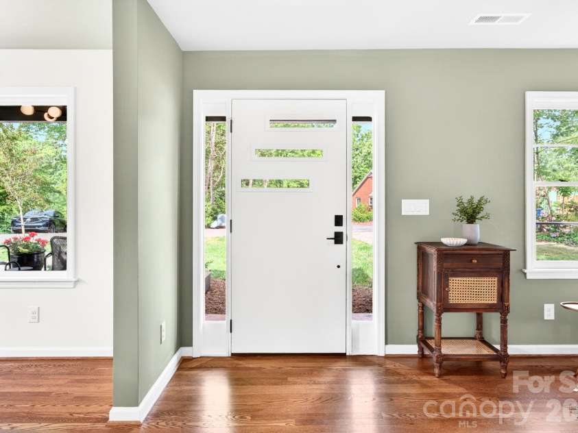 4 Baird Lane, Asheville, NC 28804.  MLS# CAR4380981, YatesRealty ID 33771. Front Entry Way