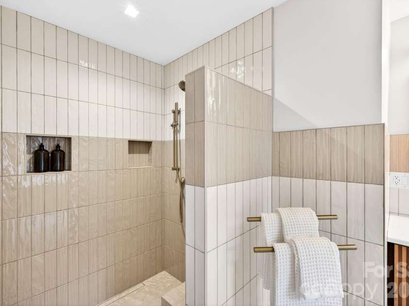 4 Baird Lane, Asheville, NC 28804.  MLS# CAR4380981, YatesRealty ID 33771. Gorgeous tile work