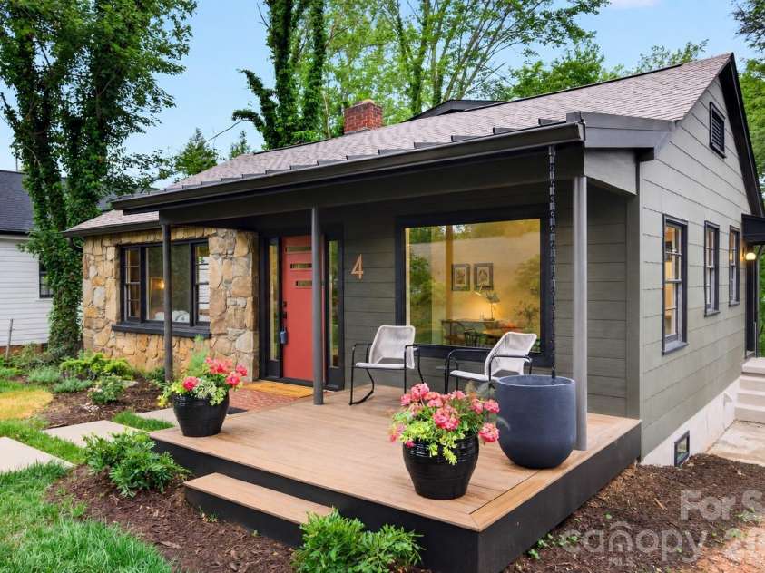 4 Baird Lane, Asheville, NC 28804.  MLS# CAR4380981, YatesRealty ID 33771. Great Front Porch
