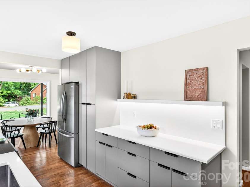 4 Baird Lane, Asheville, NC 28804.  MLS# CAR4380981, YatesRealty ID 33771. Great Workspace