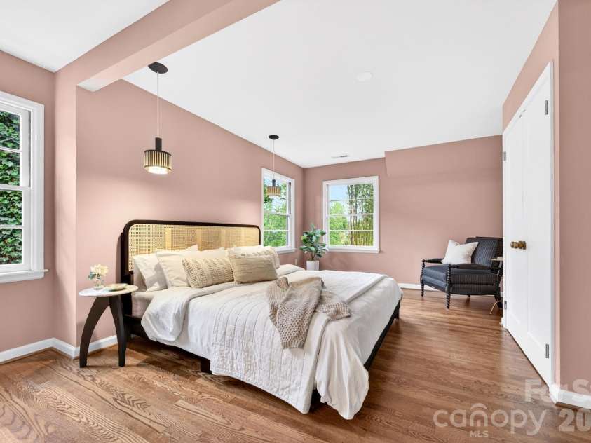 4 Baird Lane, Asheville, NC 28804.  MLS# CAR4380981, YatesRealty ID 33771. Large Primary Suite