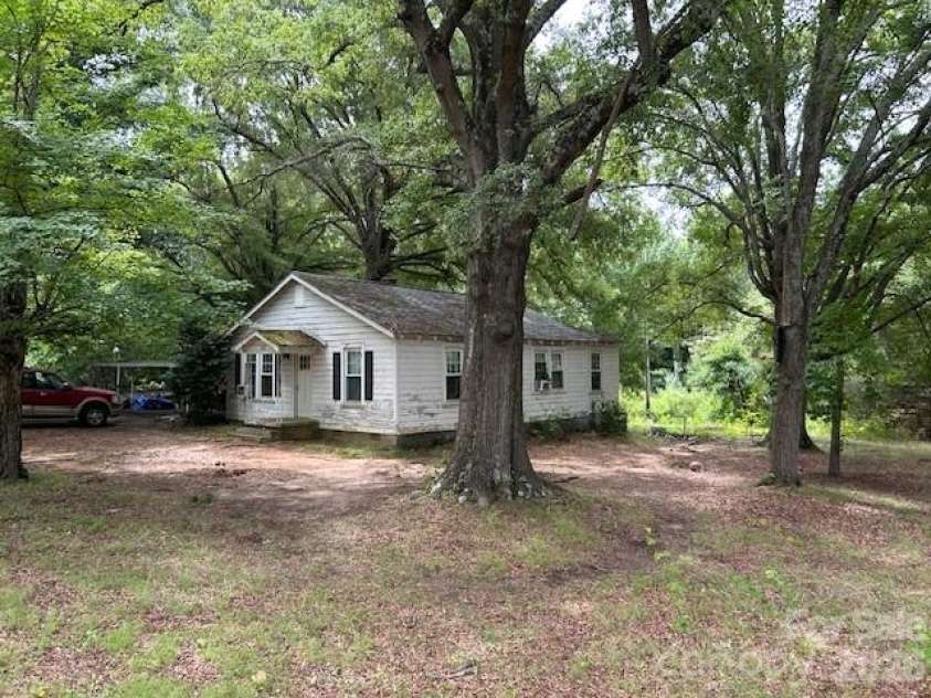 145 Alexander Acres Road, Mooresville, NC 28115.  MLS# CAR4395153, YatesRealty ID 33772. 