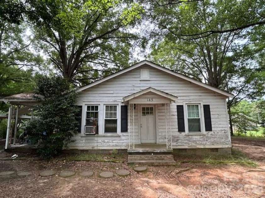 145 Alexander Acres Road, Mooresville, NC 28115.  MLS# CAR4395153, YatesRealty ID 33772. 