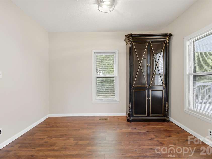 1013 7th Street, Hickory, NC 28601.  MLS# CAR4396981, YatesRealty ID 33773. 
