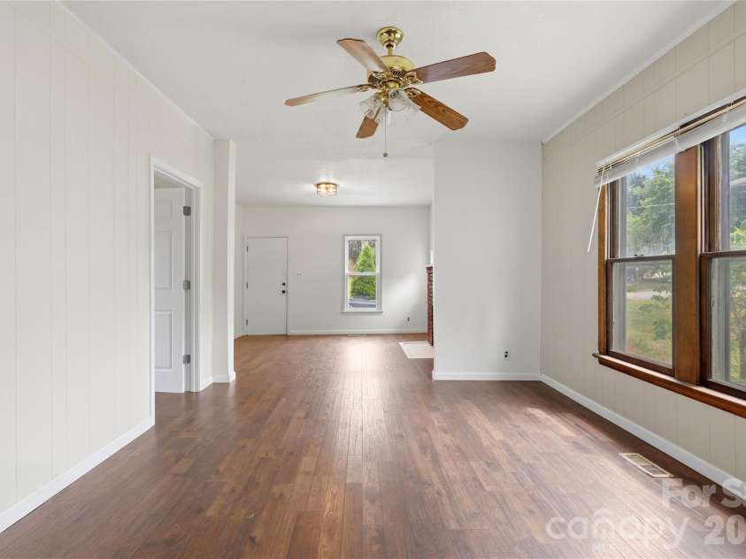 1013 7th Street, Hickory, NC 28601.  MLS# CAR4396981, YatesRealty ID 33773. 