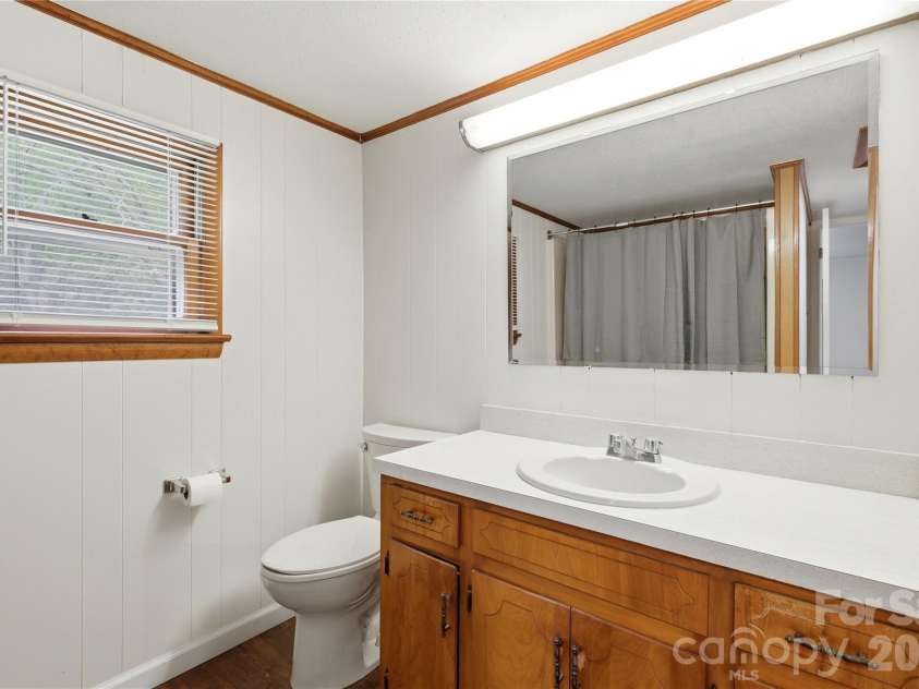 1013 7th Street, Hickory, NC 28601.  MLS# CAR4396981, YatesRealty ID 33773. 