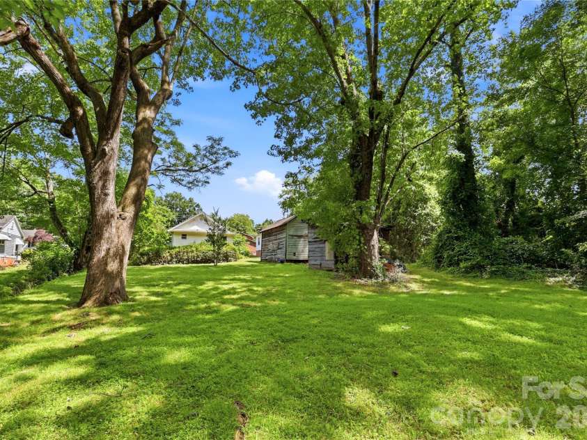 1013 7th Street, Hickory, NC 28601.  MLS# CAR4396981, YatesRealty ID 33773. 