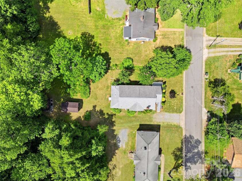 1013 7th Street, Hickory, NC 28601.  MLS# CAR4396981, YatesRealty ID 33773. 