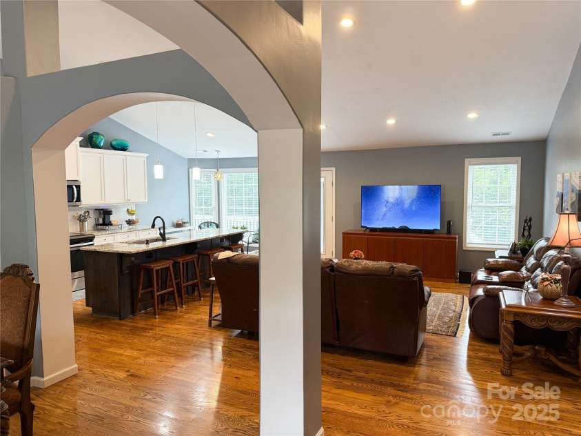 2302 Saratoga Run, Morganton, NC 28655.  MLS# CAR4292402, YatesRealty ID 33773. Stepping inside the front entryway