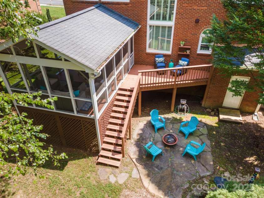 207 Walnut Point Drive, Matthews, NC 28105.  MLS# CAR4287595, YatesRealty ID 33774. Back Yard