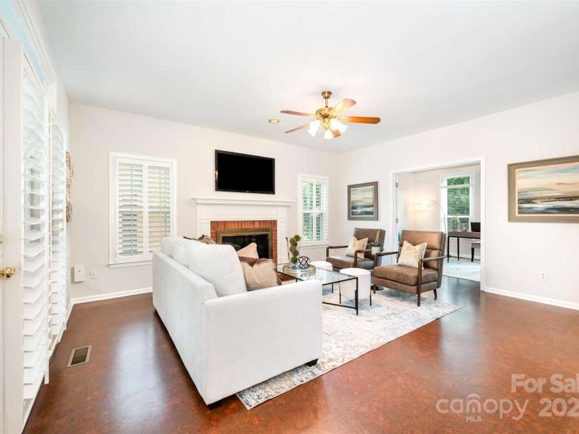 207 Walnut Point Drive, Matthews, NC 28105.  MLS# CAR4287595, YatesRealty ID 33774. Family Room
