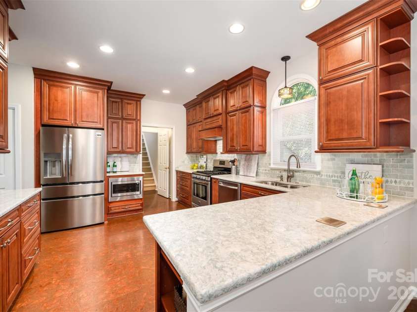 207 Walnut Point Drive, Matthews, NC 28105.  MLS# CAR4287595, YatesRealty ID 33774. Kitchen