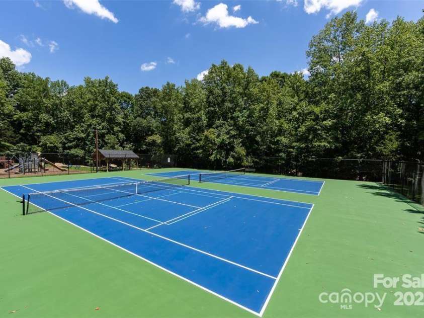 207 Walnut Point Drive, Matthews, NC 28105.  MLS# CAR4287595, YatesRealty ID 33774. Pickleball.Tennis Courts