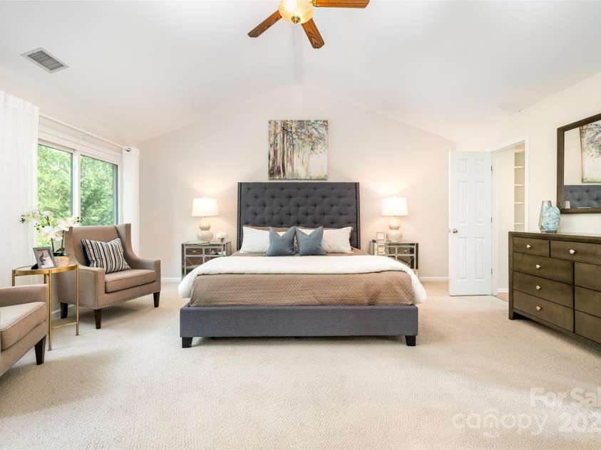 207 Walnut Point Drive, Matthews, NC 28105.  MLS# CAR4287595, YatesRealty ID 33774. Primary Bedroom