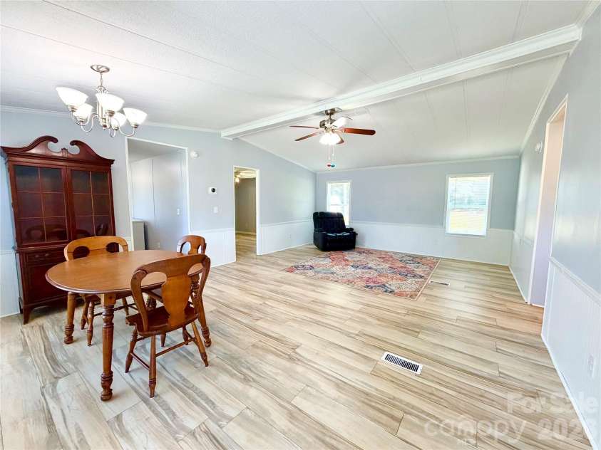 438 Hall Spencer Road, Catawba, SC 29704.  MLS# CAR4391247, YatesRealty ID 33774. Dining Area