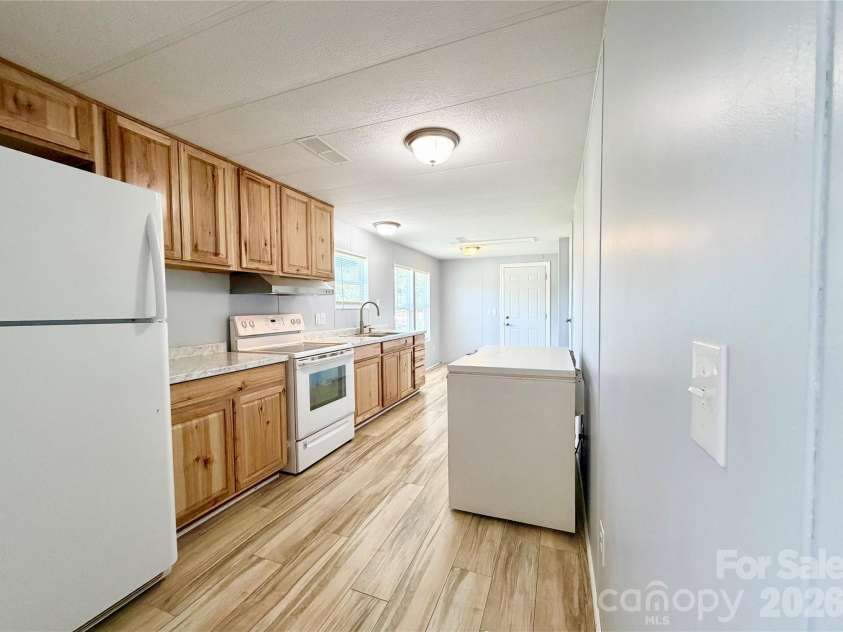 438 Hall Spencer Road, Catawba, SC 29704.  MLS# CAR4391247, YatesRealty ID 33774. Kitchen
