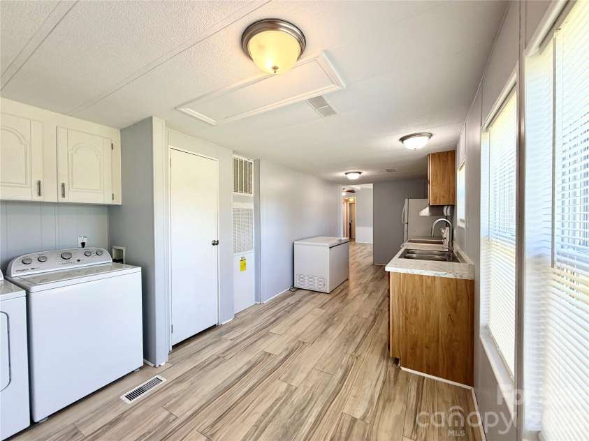 438 Hall Spencer Road, Catawba, SC 29704.  MLS# CAR4391247, YatesRealty ID 33774. Kitchen