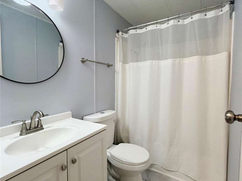 438 Hall Spencer Road, Catawba, SC 29704.  MLS# CAR4391247, YatesRealty ID 33774. Main Bathroom
