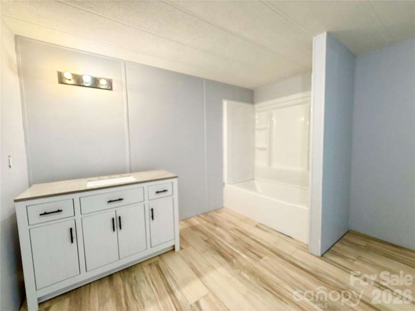 438 Hall Spencer Road, Catawba, SC 29704.  MLS# CAR4391247, YatesRealty ID 33774. Primary Bath