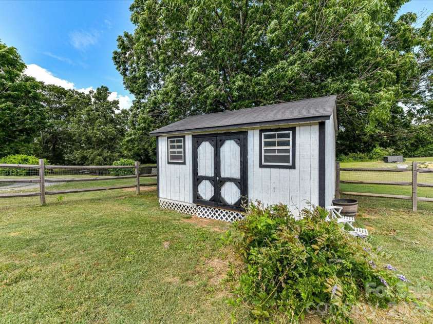 5710 Lander Benton Road, Unionville, NC 28110.  MLS# CAR4395350, YatesRealty ID 33776. 
