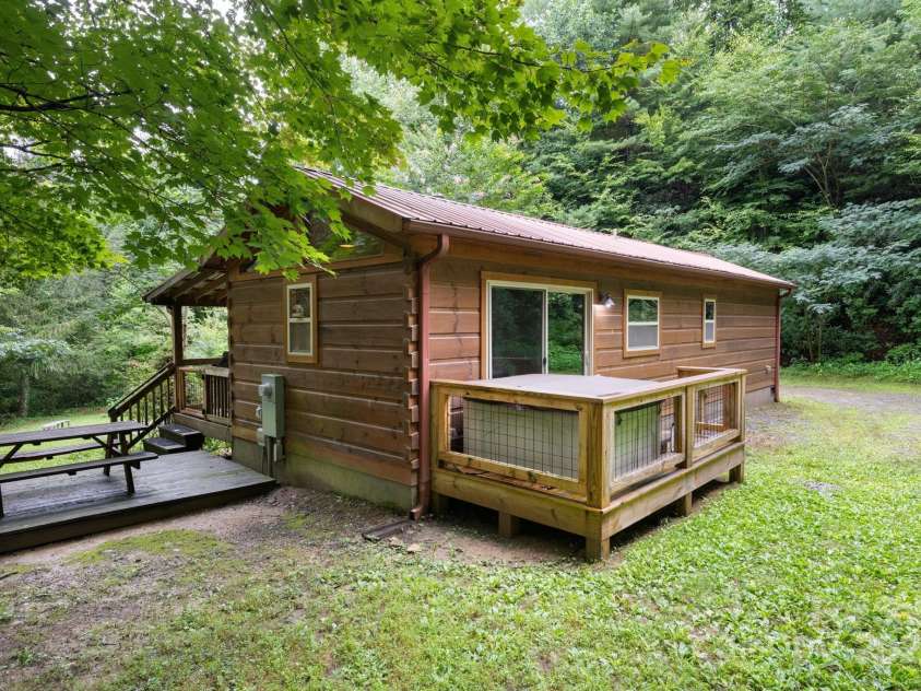 97 Carolina Hills Drive, Horse Shoe, NC 28742.  MLS# CAR4288538, YatesRealty ID 33776. 