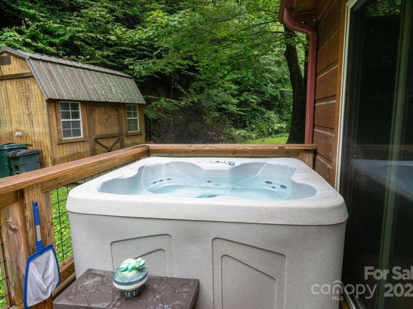 97 Carolina Hills Drive, Horse Shoe, NC 28742.  MLS# CAR4288538, YatesRealty ID 33776. 