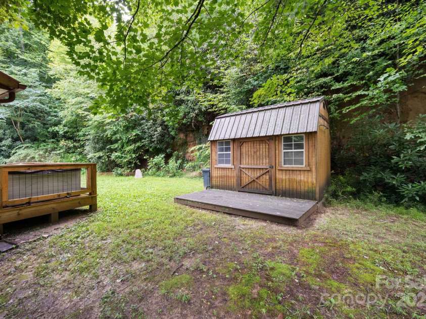 97 Carolina Hills Drive, Horse Shoe, NC 28742.  MLS# CAR4288538, YatesRealty ID 33776. 