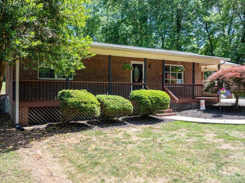 119 Nevermore Lane, Statesville, NC 28677.  MLS# CAR4383283, YatesRealty ID 33777. 