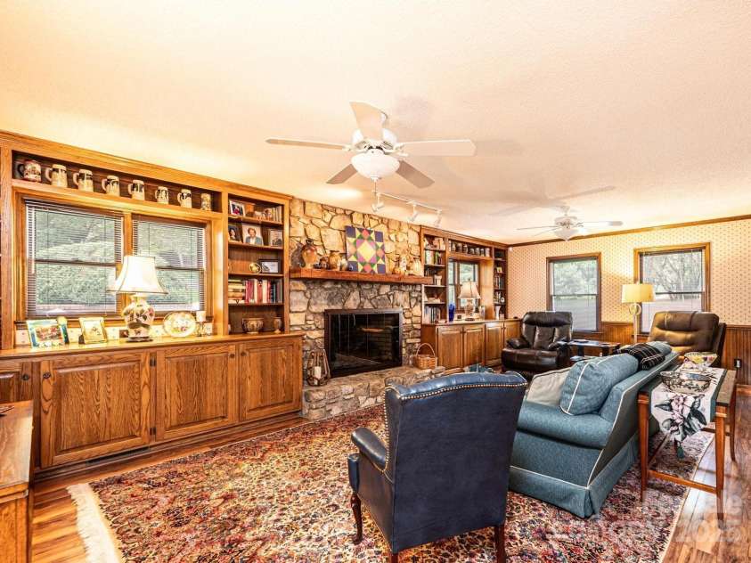 3719 Falling Creek Road, Hickory, NC 28601.  MLS# CAR4290626, YatesRealty ID 33777. 