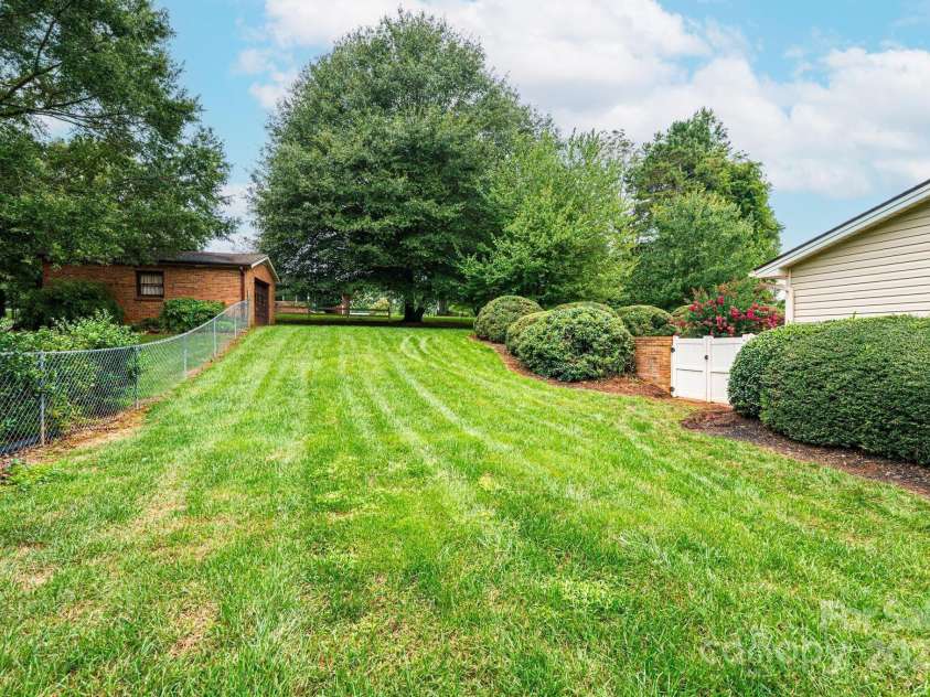3719 Falling Creek Road, Hickory, NC 28601.  MLS# CAR4290626, YatesRealty ID 33777. Back Yard